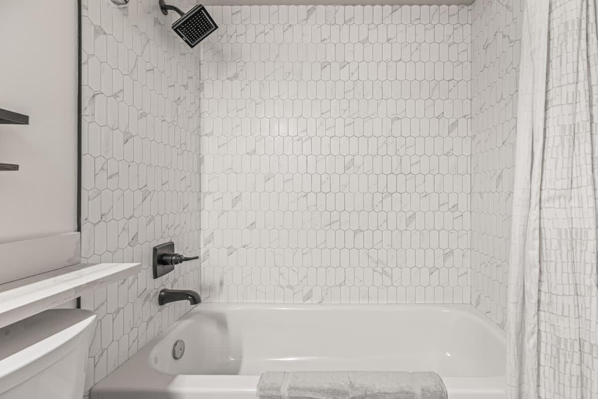 W118 New! Central Canmore- Light Industrial Hotel Room Dış mekan fotoğraf