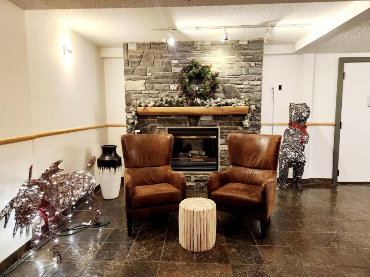W118 New! Central Canmore- Light Industrial Hotel Room Dış mekan fotoğraf