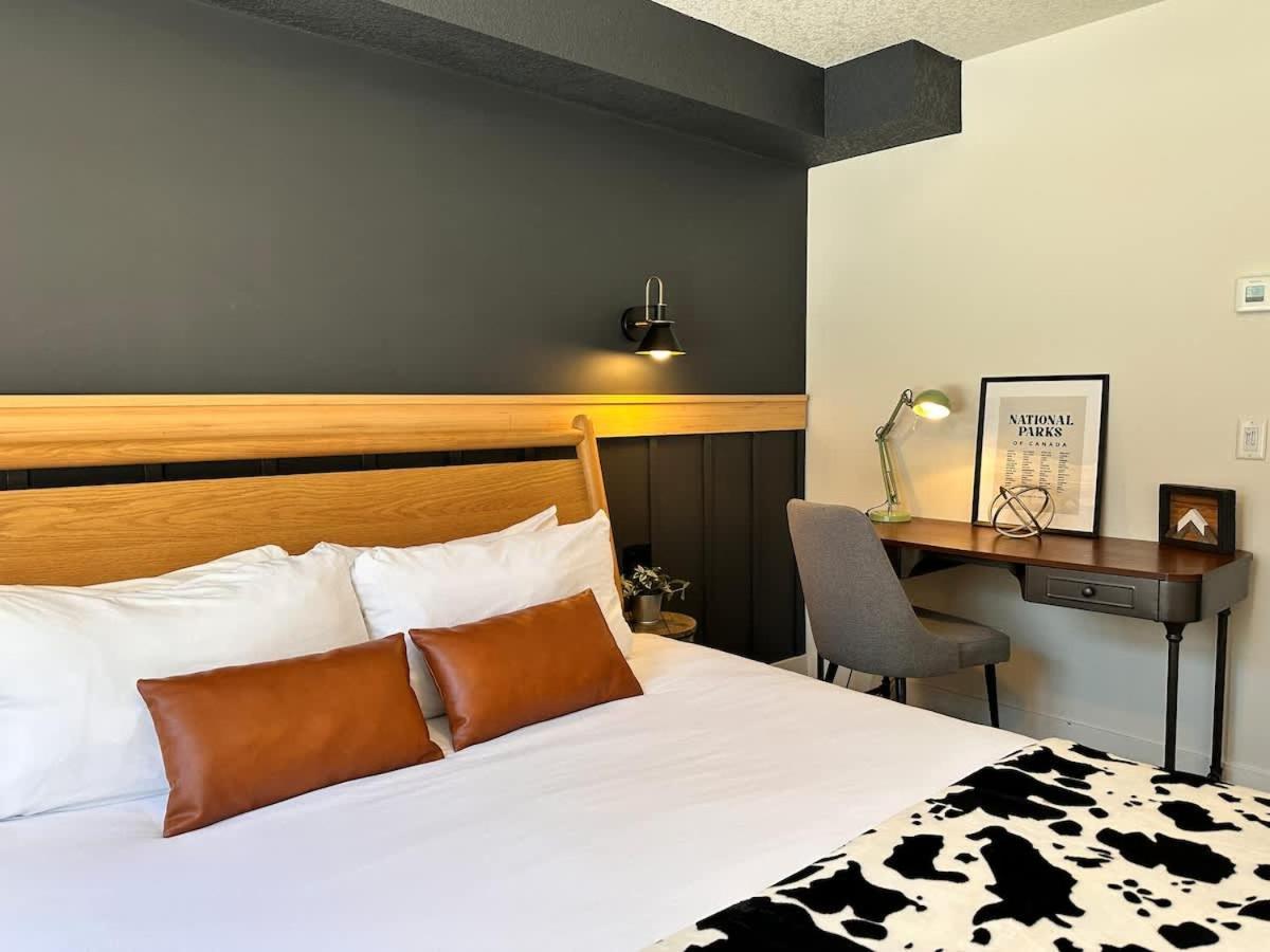 W118 New! Central Canmore- Light Industrial Hotel Room Dış mekan fotoğraf